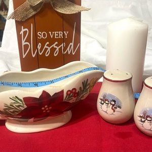 Xmas gravy boat with salt n pepper shakers. Vintage